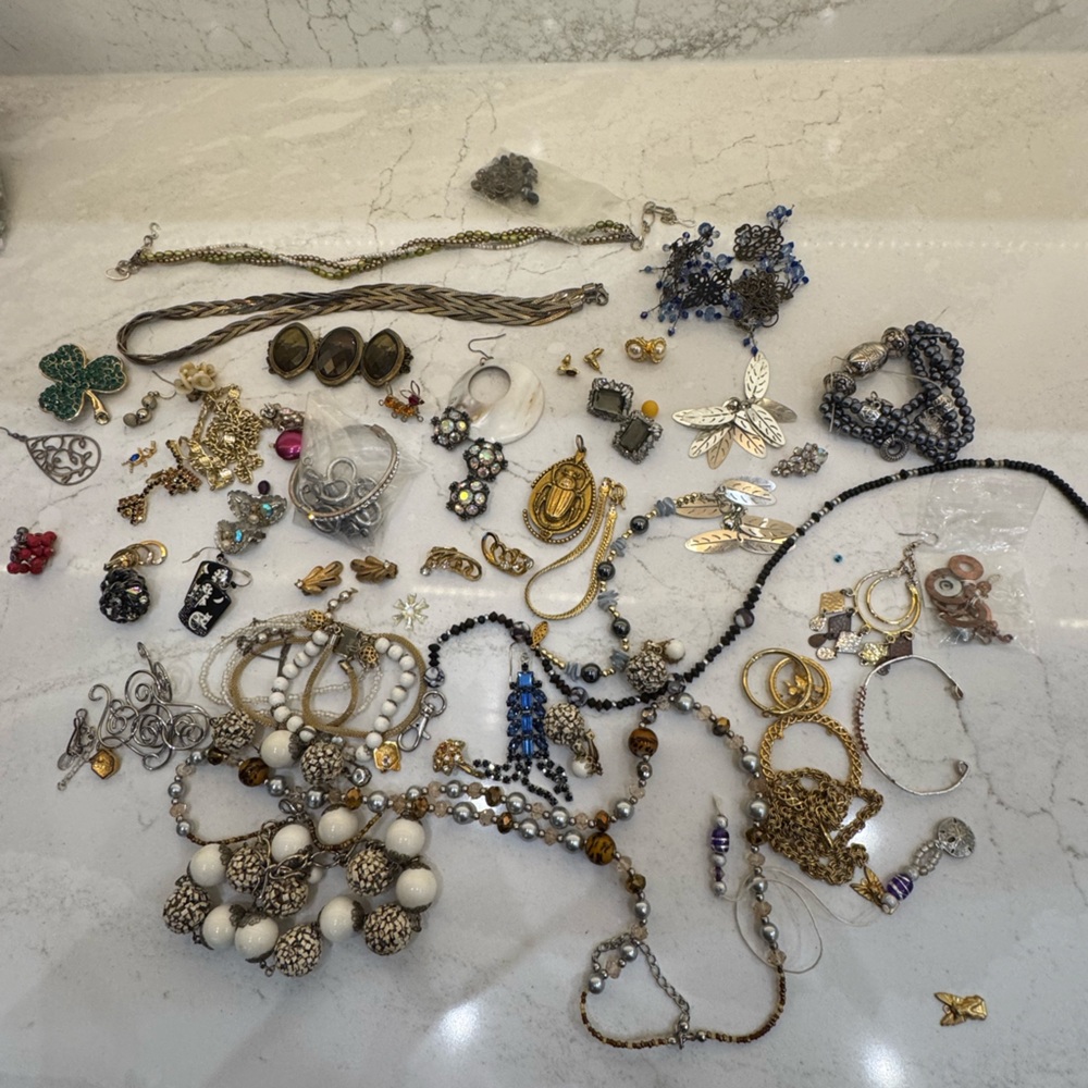 Assorted Jewelry Bag - Picture 3 of 3